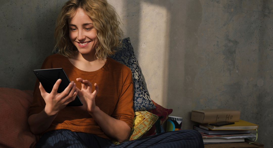 girl reading on the inkBOOK Solaris